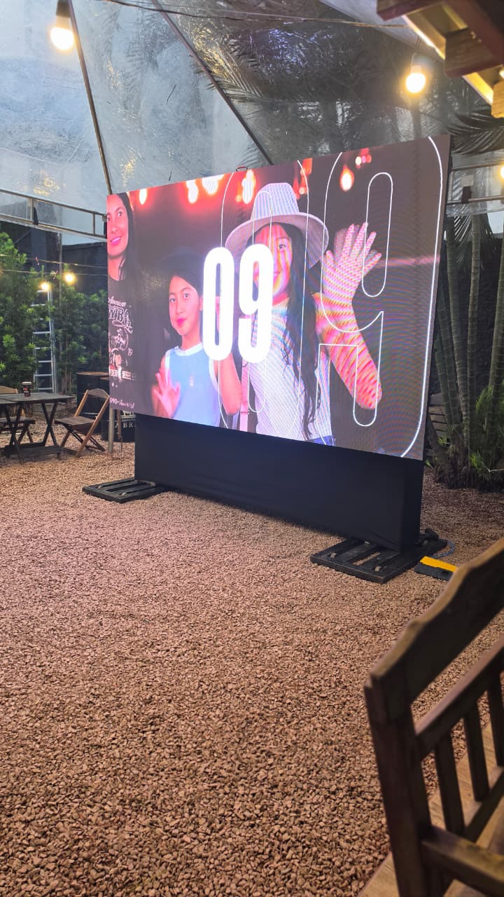 Painel de LED em festa ao ar livre